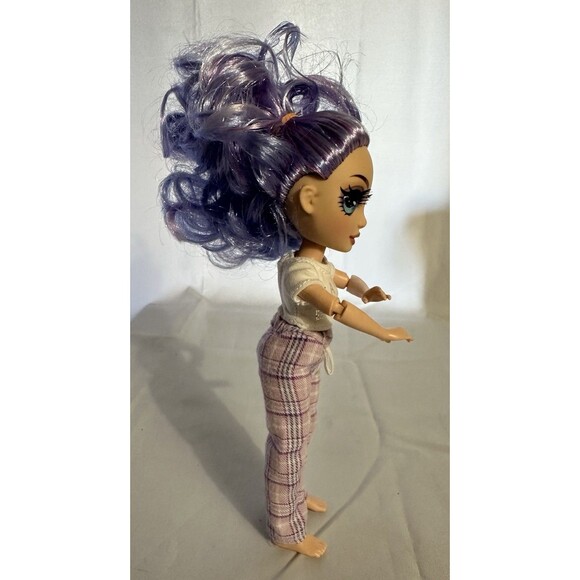 Rainbow High Junior High PJ Party Violet Willow Purple Fashion Doll - Picture 4 of 5